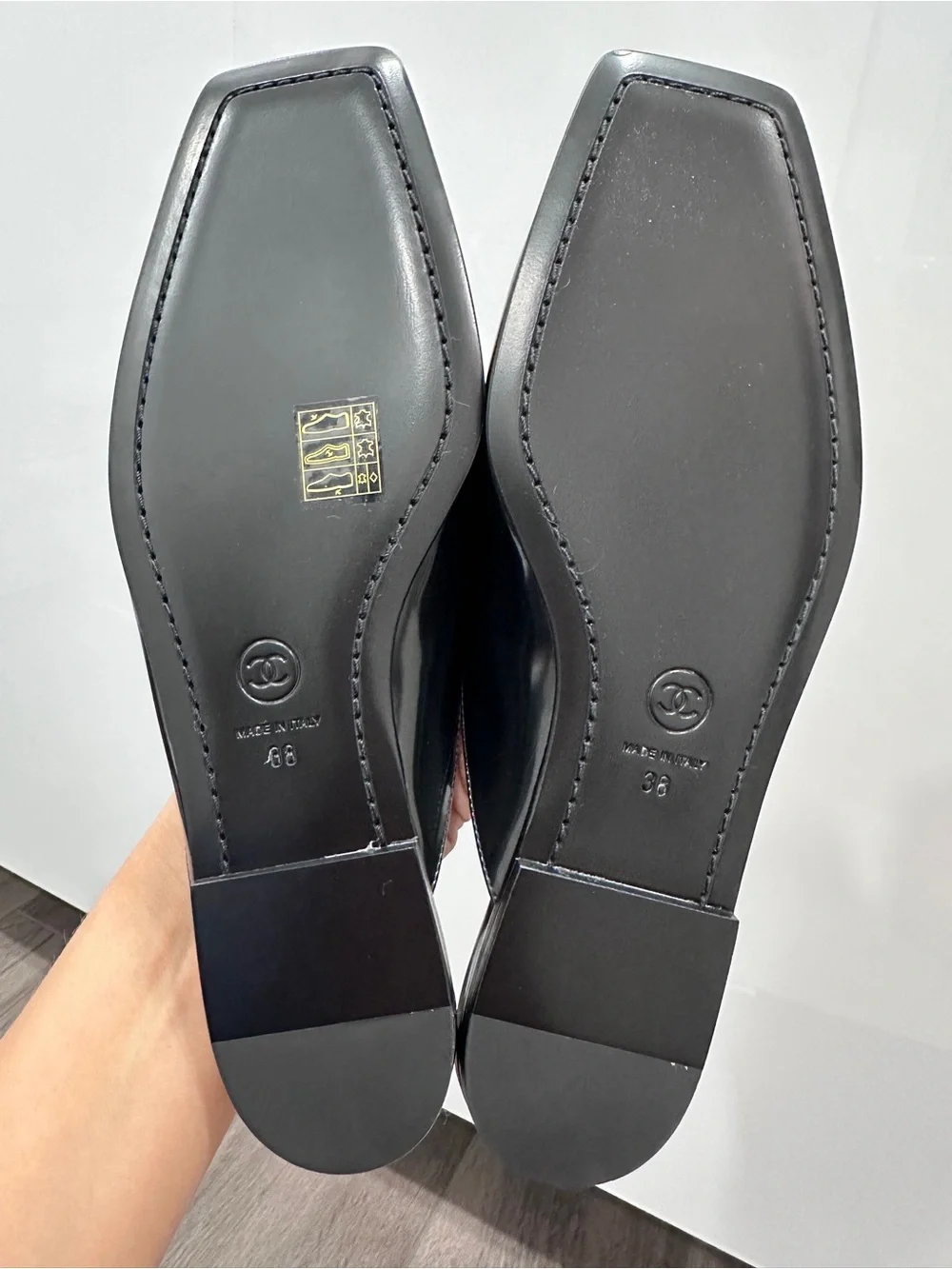 CHANEL NEW 2026 Black Patent Leather Slip-On Loafers SLIDES Gold CC HW size 38 - Picture 12 of 14